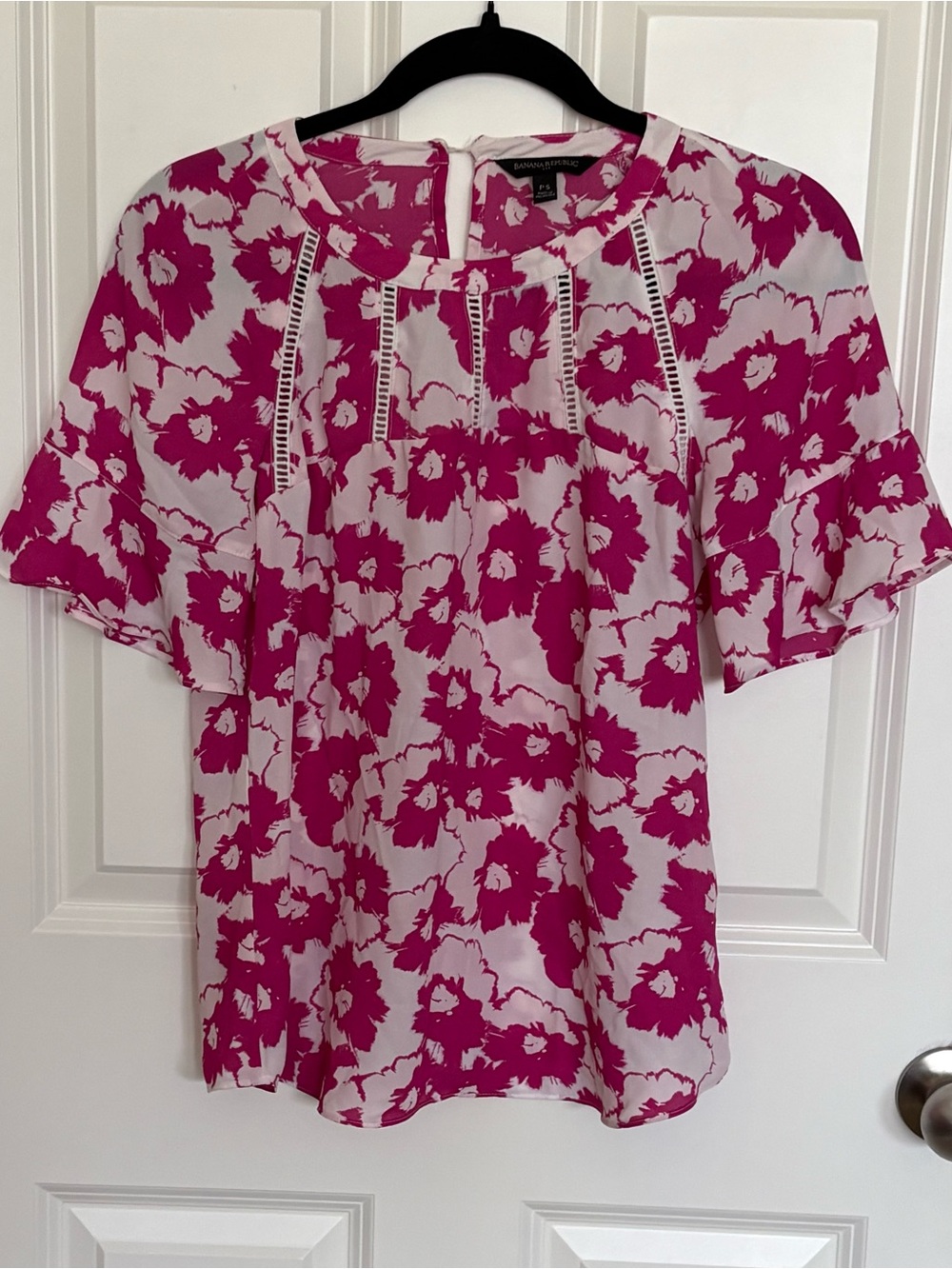 Banana Republic Fuchsia and White Floral Flutter-Sleeve Blouse
